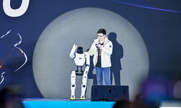 日升策略 重磅！全球首个通用具身基座模型在珠海发布
