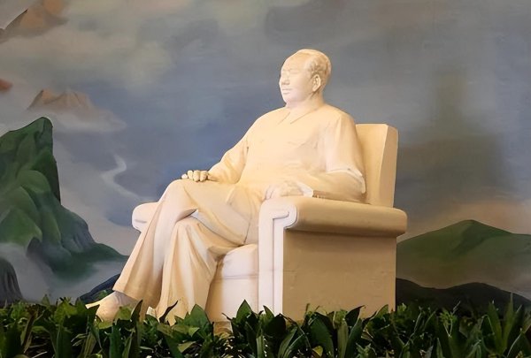 爱配配资 毛主席纪念堂坐像不够威严，专家建议拆除，韩福裕却说：不可以
